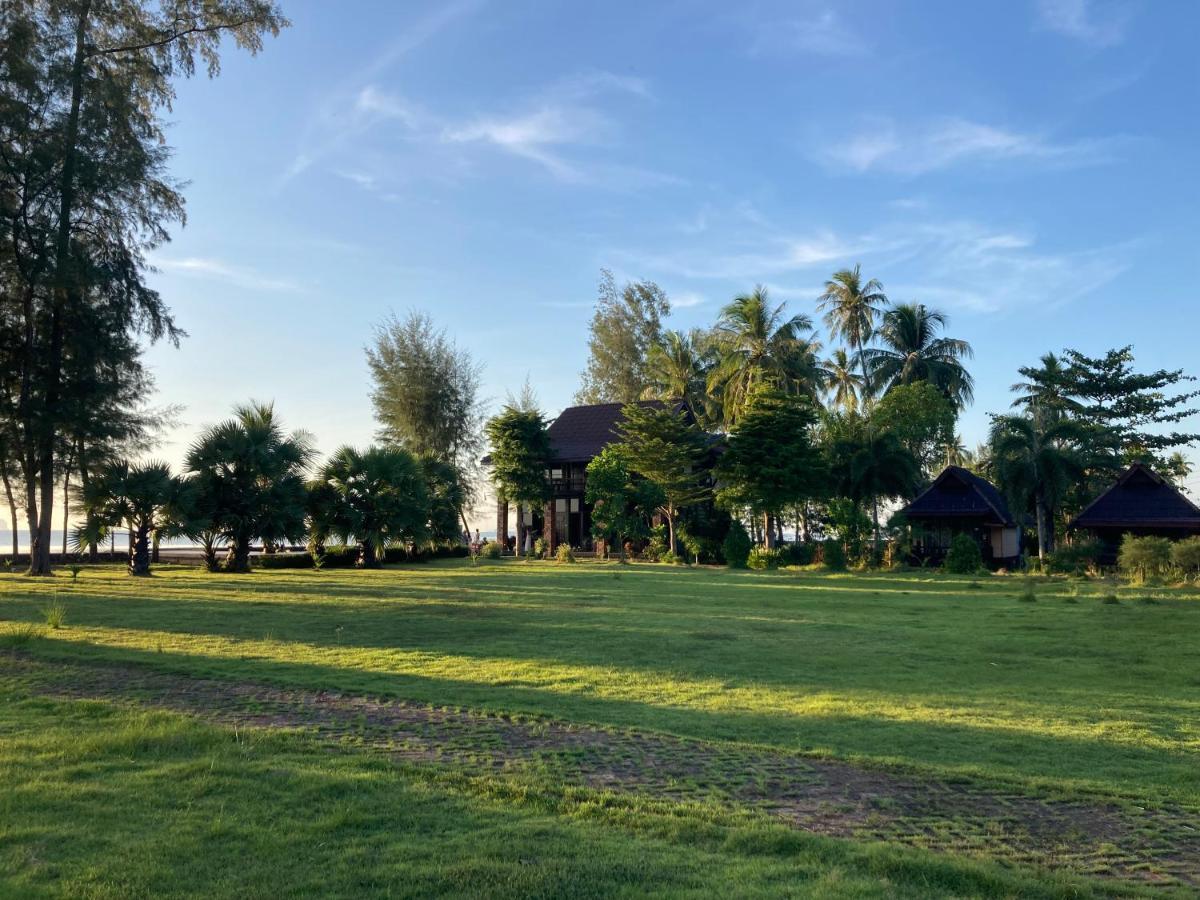 The Chevalley Beach Resort Satun Exteriér fotografie